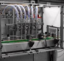 Automatic filling machine bottlefor liquidslinear