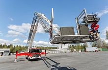 Crawler articulated boom lift XR serieselectricdiesel