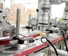 Linear screw capping machine rotaryautomaticfor chemical products