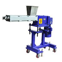 Worm screw feeder for the plastics industry