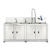 Rinsing cleaning station for medical instrumentswith sink