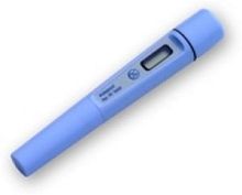 Pen-type pH meter processwith thermometer