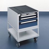 Work station cart assemblywith swivel casters