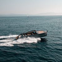 Outboard runabout LEISURE 28inboardelectricdiesel
