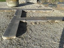 Drainage channel with central slot stonefloor