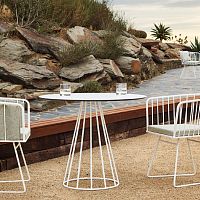 Contemporary table ILLAwoodenmetal baseround