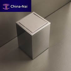 Bathroom trash can CONTRACTmetalcontemporary