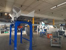 Recycling screener vibratingfor wasteinclined
