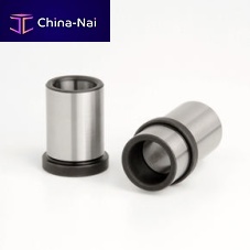 Smooth guide bushing for molds and tools
