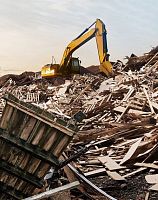 Wood recycling line crushing