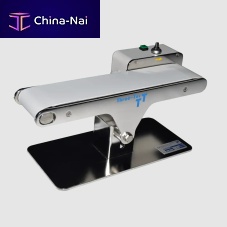 Belt conveyor for the pharmaceutical industry