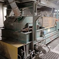 Belt dosing feeder continuousfor abrasive productsfor aluminum