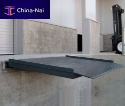 Hydraulic dock leveler vertical