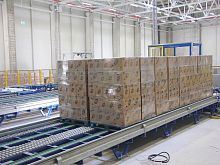 Automated loading system for warehousetruck