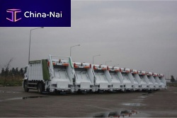 Rear-loader waste collection vehicle