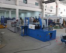 Automatic shrink wrapping machine for cable coilswith shrink tunnel