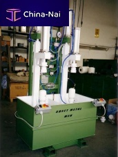 Linear array leak tester expansion tank