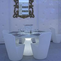Contemporary dining table EDglasspolyethyleneround