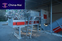 Automatic bale opener for plastic recycling