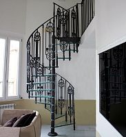 Spiral staircase C 142glass stepsteel framehome