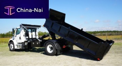 Tractor-mounted loader for hazardous environmentsfor lorries