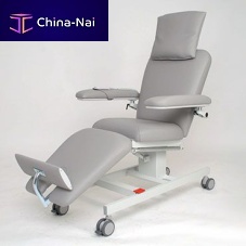 Electric treatment chair BasicLine 3-sectionwith legreston casters