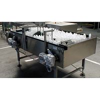 Conveyor accumulating table