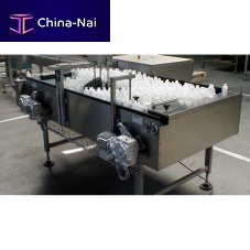 Conveyor accumulating table