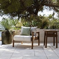 Contemporary armchair Pomalo fabricteakwith removable cushion