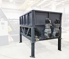 Metal chip hopper storagespindle