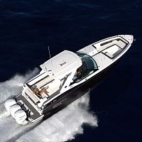 Outboard express cruiser 385SStriple-engineopendual-console