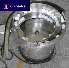 Cap feeding system automaticpackaging machine for the food industrypackaging machine for the pharmaceutical industry