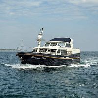 Cruising motor yacht 500 AC Variotop®with enclosed flybridge3-cabinsteel