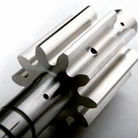 Straight-toothed rack and pinion groundprecision
