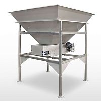 Feed hopper for olives