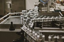 Bottling industry accumulating table unloading