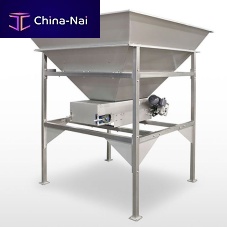 Feed hopper for olives