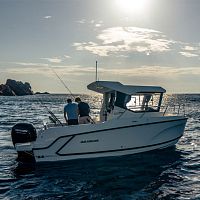 Outboard day fishing boat 625 Pilothousewheelhouse6-person max.with cabin