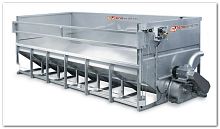 Receiving hopper for grapeswith screw conveyor