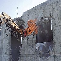 Concrete demolition crusher AKC