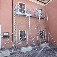 Fixed scaffolding tower Top Systemfacademodularwith stairway