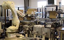 Automatic carton erector hot-melt glue
