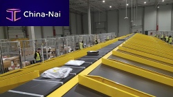 Cross-belt sorter automaticfor packagingfor trays