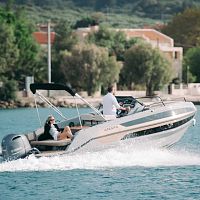Outboard cabin cruiser AZZARA 67sopen8-person max.1-cabin