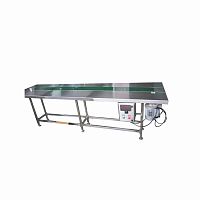 Roller conveyor beltfor the pharmaceutical industryfloor-standing