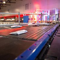 Belt feeder automatedcartonfor boxes