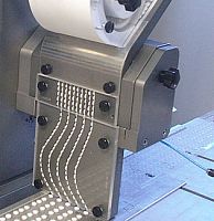 Vibrating feeder intermittent-motioncontinuous-motionfor blister