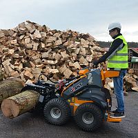 Rubber-tired skid steer loader SK 212 G
