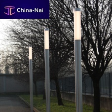 Contemporary light column THORstainless steelpolycarbonateLED