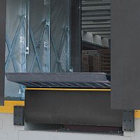 Electro-hydraulic dock leveler telescopic